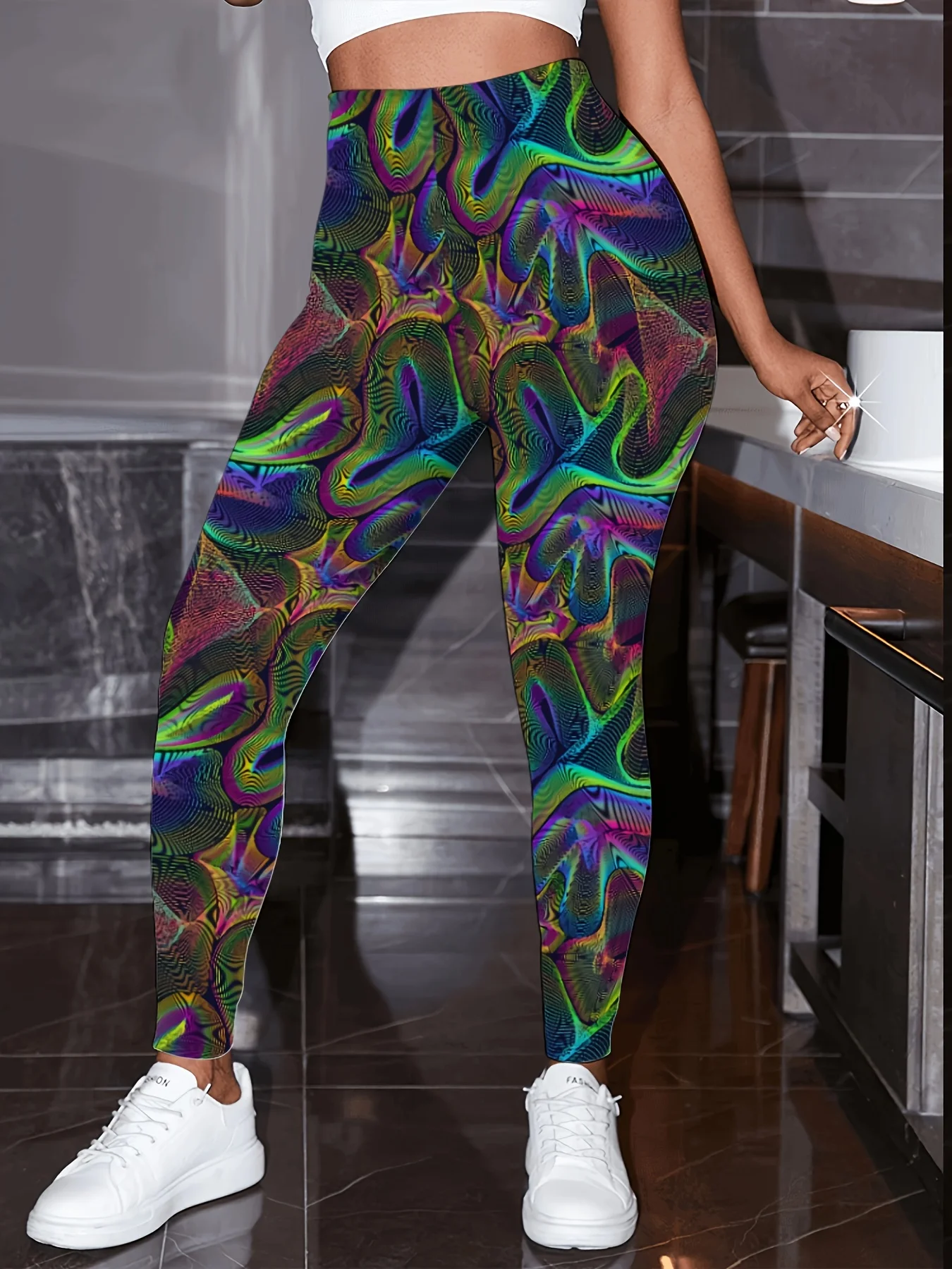 بنطال ضيق نسائي بطبعة جلد الفهد مصنوع من مزيج البوليستر والألياف اللدنة، مع مرونة مناسبة لملابس الخريف والشتاء.