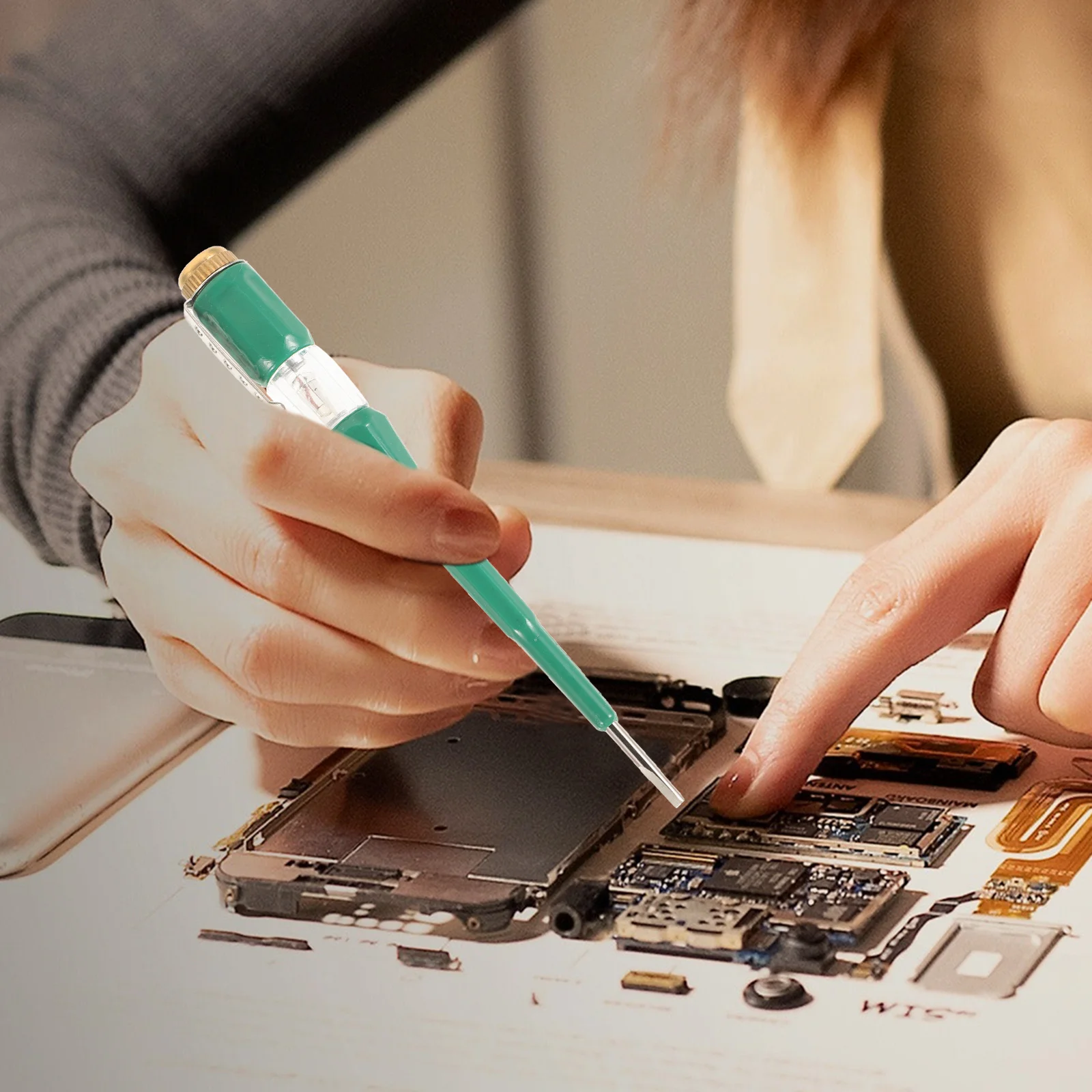 

4pcs Electrical Tester Pen Screwdriver Voltage Live Wire Tester Tool Portable Compact Brass Cap