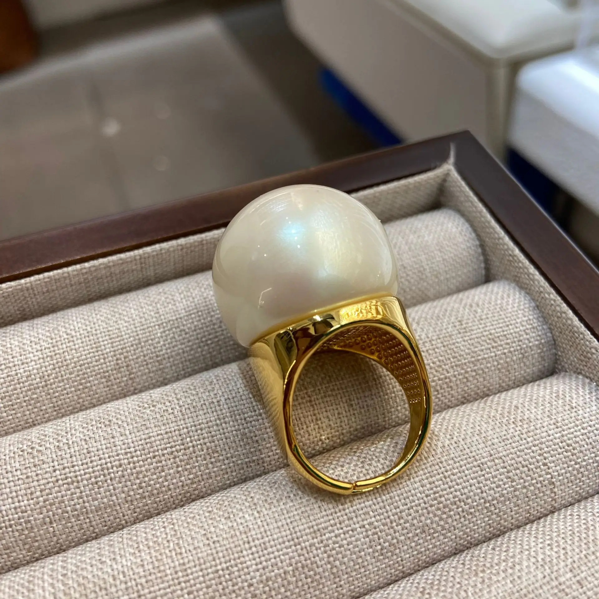 Exaggeratedly Arge …