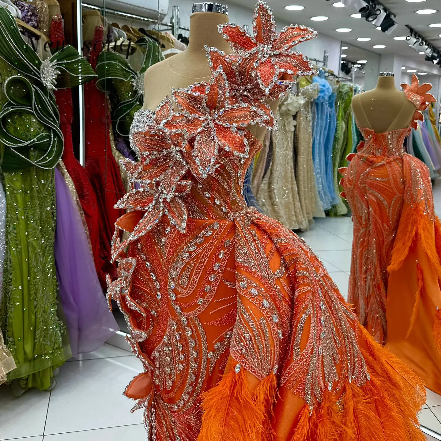 Gorgeous Dubai Orange Crystals Beaded 3D Leaf Design Mermaid Evening Dresses with Feathers Side Train Luxury Events Party Gowns