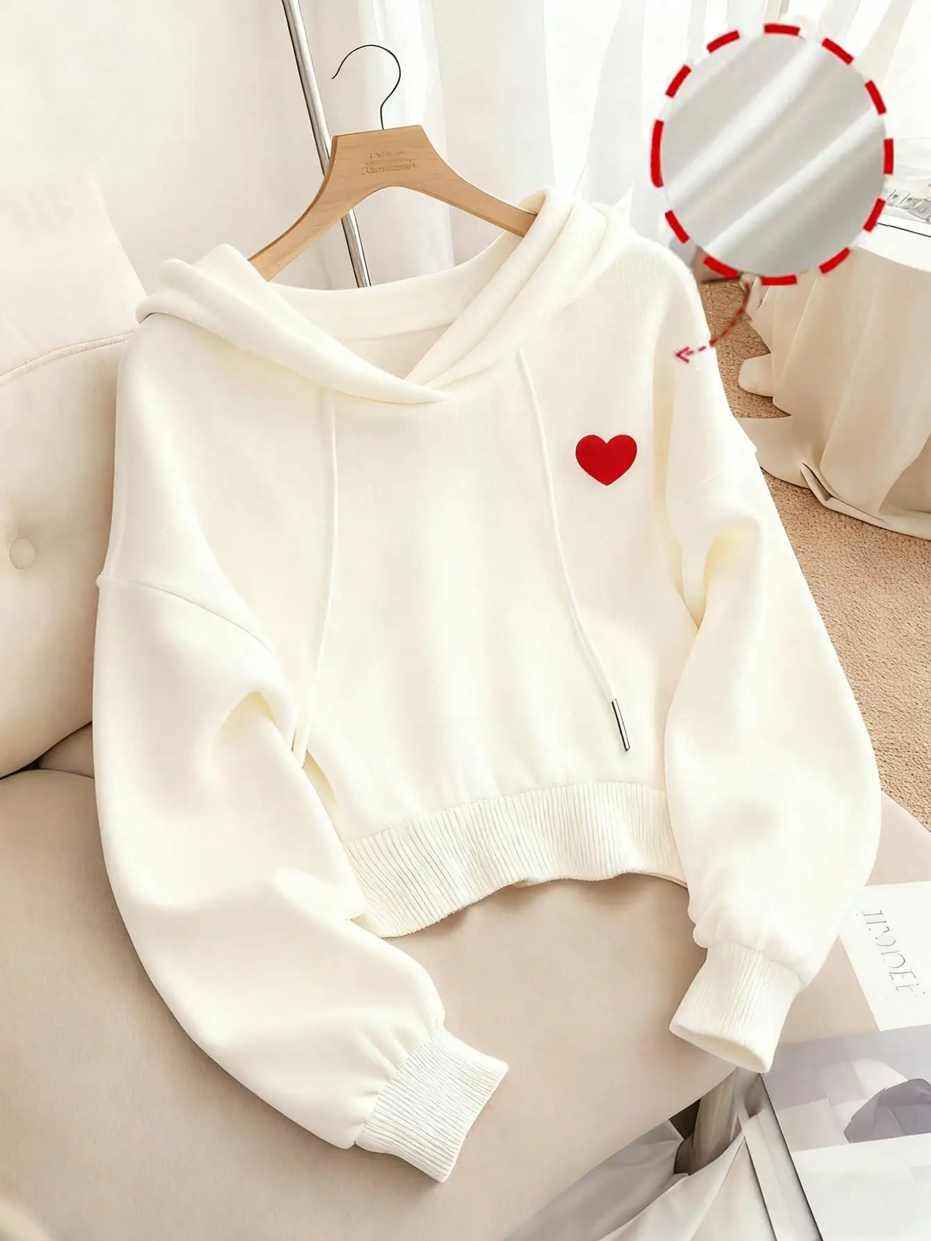 

Women's Casual Heart Embroidered Hoodie Sweatshirt, Loose Fit, Soft Knit Pullover for Everyday Wear