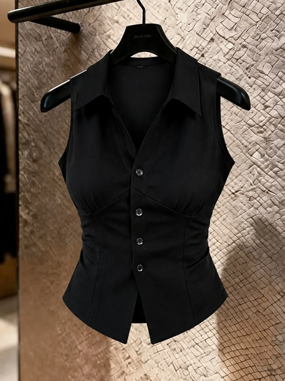 

Summer Pure Color Women's Sleeveless Vest Commuter Style Slim Fit Waist Cinching Single Button Design Sensation Top