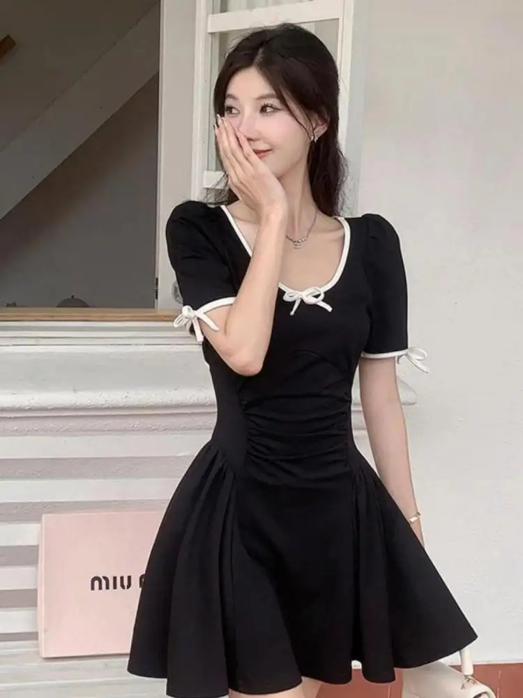 ريترو 2025 المرأة جولة الرقبة عالية الخصر مثير الجوف خارج مطوي ألف خط فساتين الصيف الأسود المرقعة قصيرة الأكمام القوس فستان قصير #2