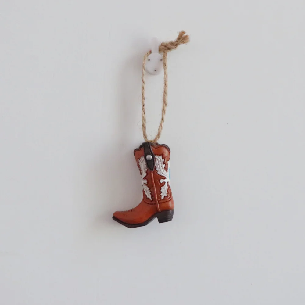 Amerikanischer Cowboy-Stiefel-Anhänger Weihnachtsbaumdekoration Kunstharz-Handwerk Innen- und Außenbereich Cowboy-Hängeornament Zubehör – Detail 8