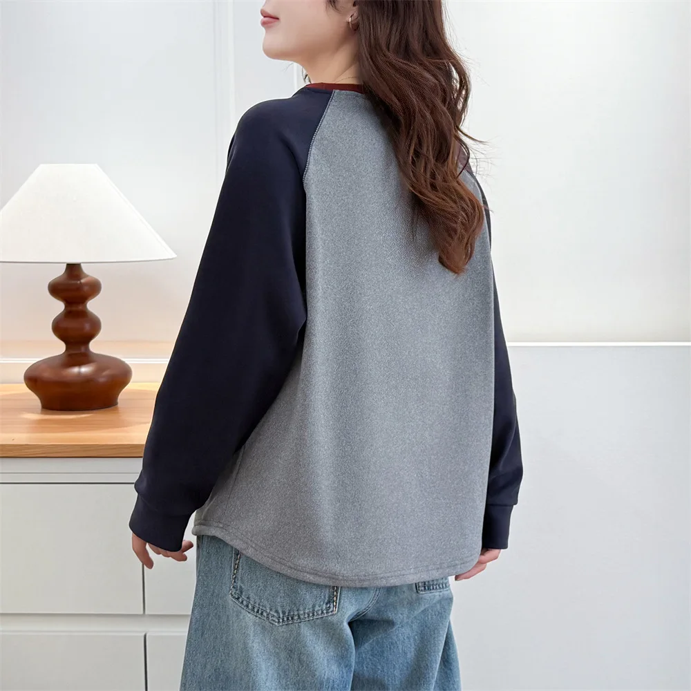 XXXXL موضة حجم كبير تي شيرت نسائي 2025 خريف/شتاء شبابي غير رسمي كتلة الألوان مطبوعة دي المخملية القمم الدافئة 7052