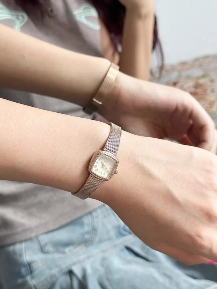 

2025 New Vintage Women's Watch Gold Plated Luxury Noble Gift for Lovers Retro Watch