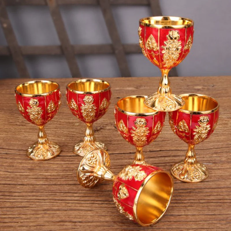 

Creative Mini Wine Cup 30ML Retro Metal Fake Antique Vintage Carved Chalice Gold European Style Home Bar Tool