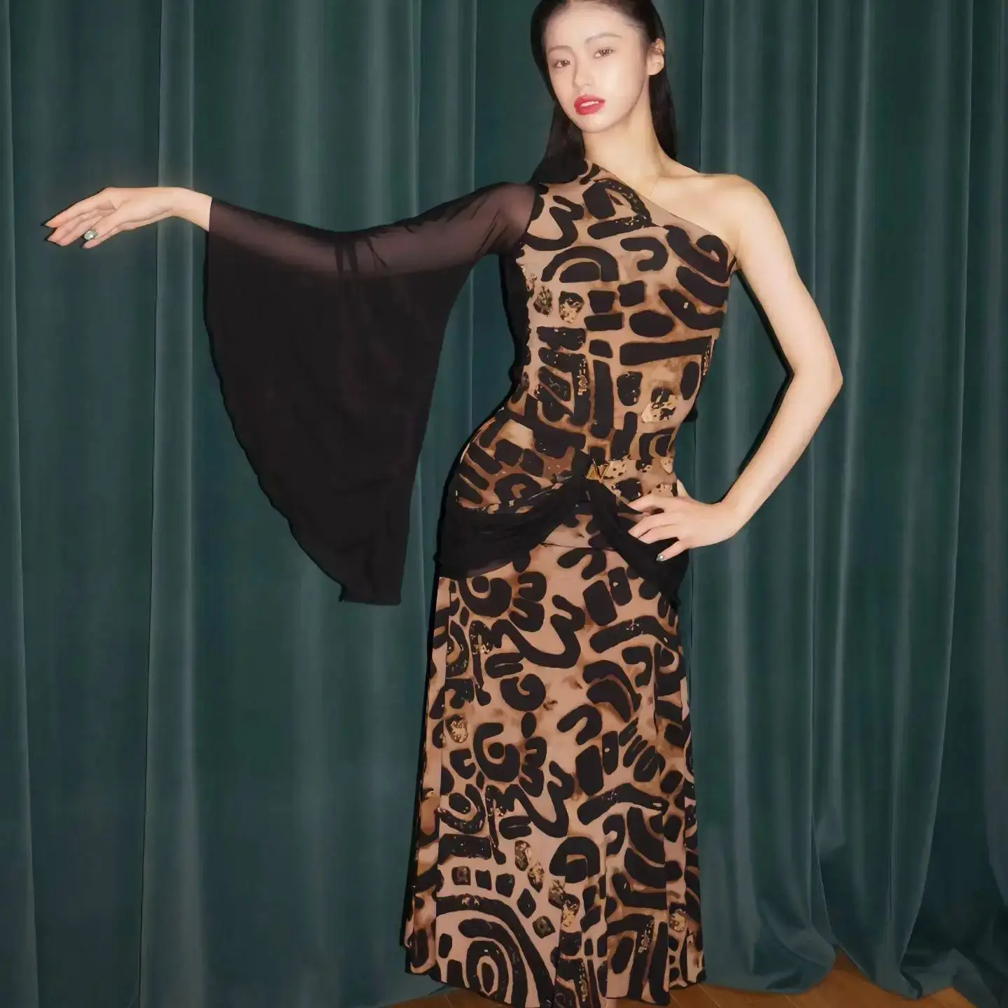 2025 국가 표준 댄스 의상 모던 볼룸 댄스 의상 여성용 레오파드 프린트 슬랜트 숄더 퍼포먼스 드레스 DN22573