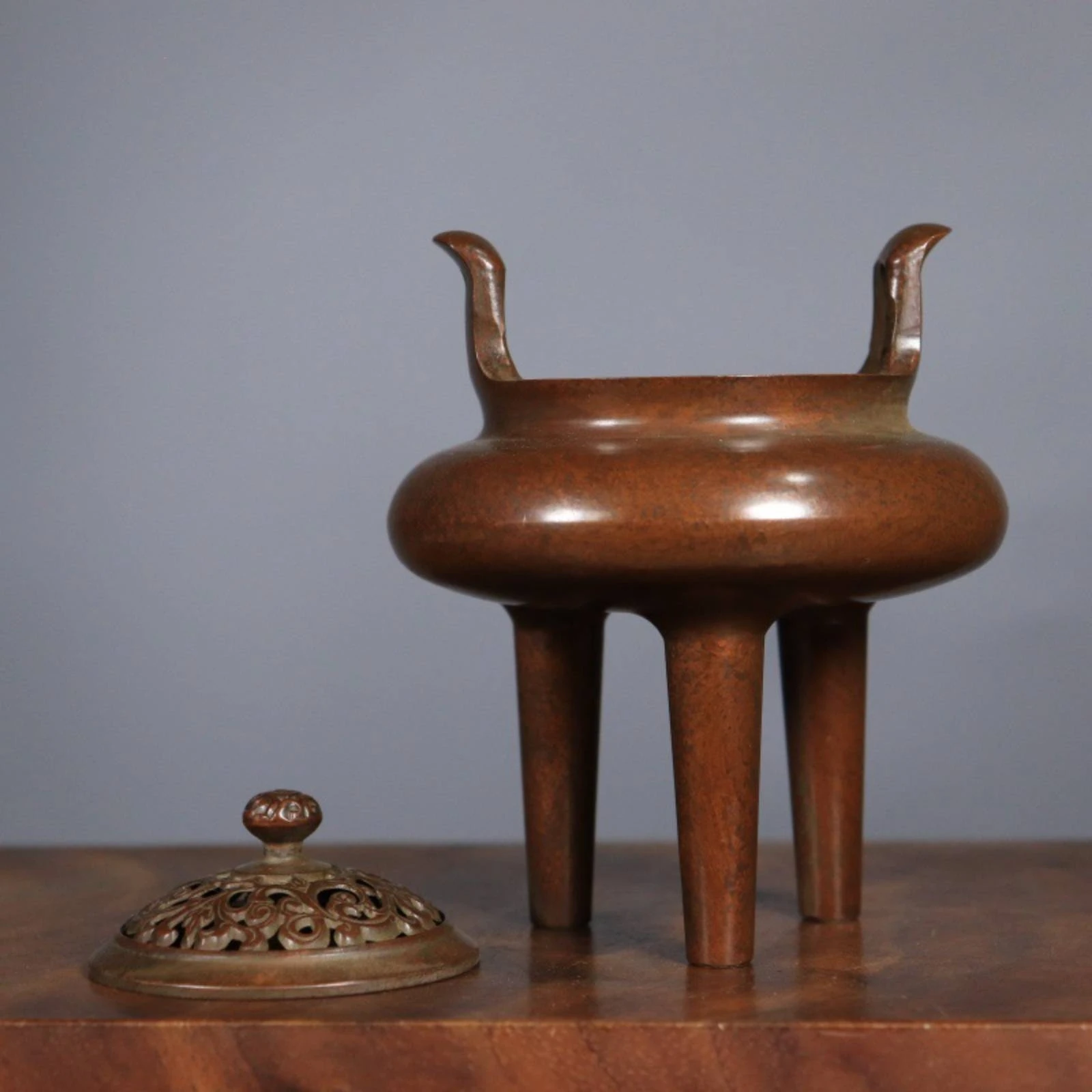 Copper Incense Burner Meditation Incense Burner with Lid Tripod Censer Pierced Vessel Sturdy for Tea Room, Home