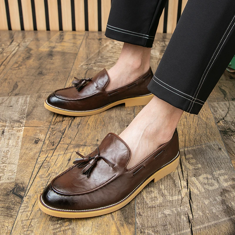 

Brand British Style Tassel Pointed Slip-on Leather Shoes Fashion Men's Casual Loafers Business Low Cut Comfortable Leather Shoes