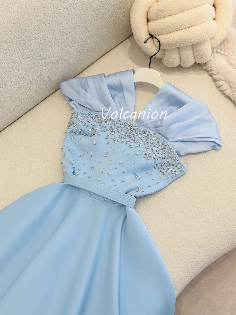 Abiti classici personalizzati di alta qualità in jersey con strass e fascia a trapezio con spalle scoperte Abiti da cerimonia su misura