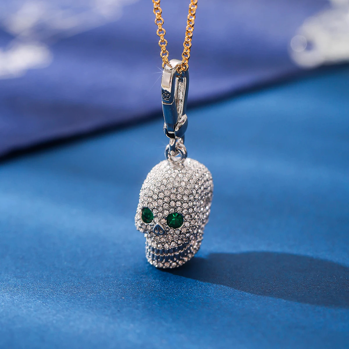 

1Pc Exquisite European And American Style Diamond-encrusted Silver Skull Pendant,A Unique Dark Keychain Necklace,Decor Gift