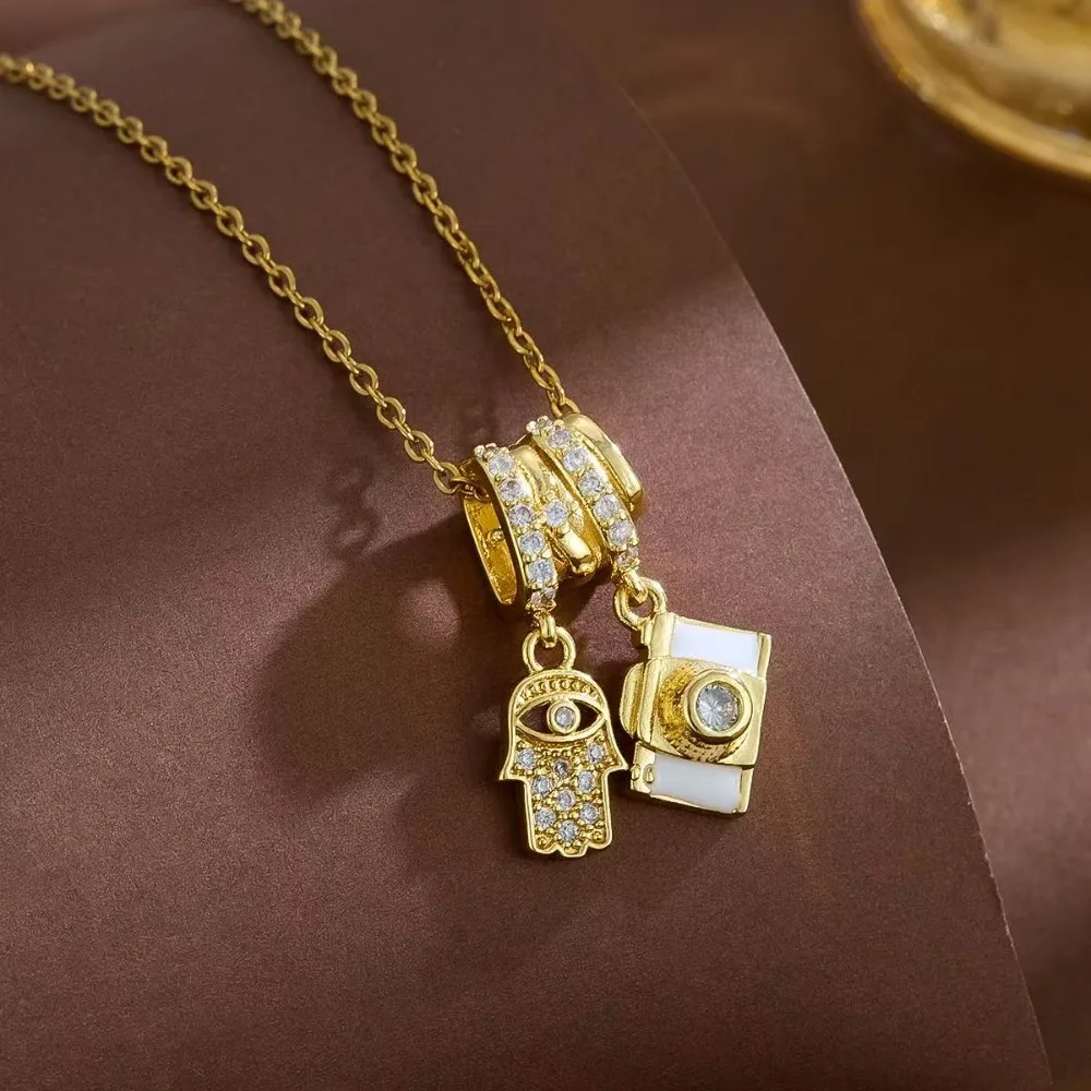 

2025 New Necklace Retro Moon Pendant Collarbone Chain Versatile for Women