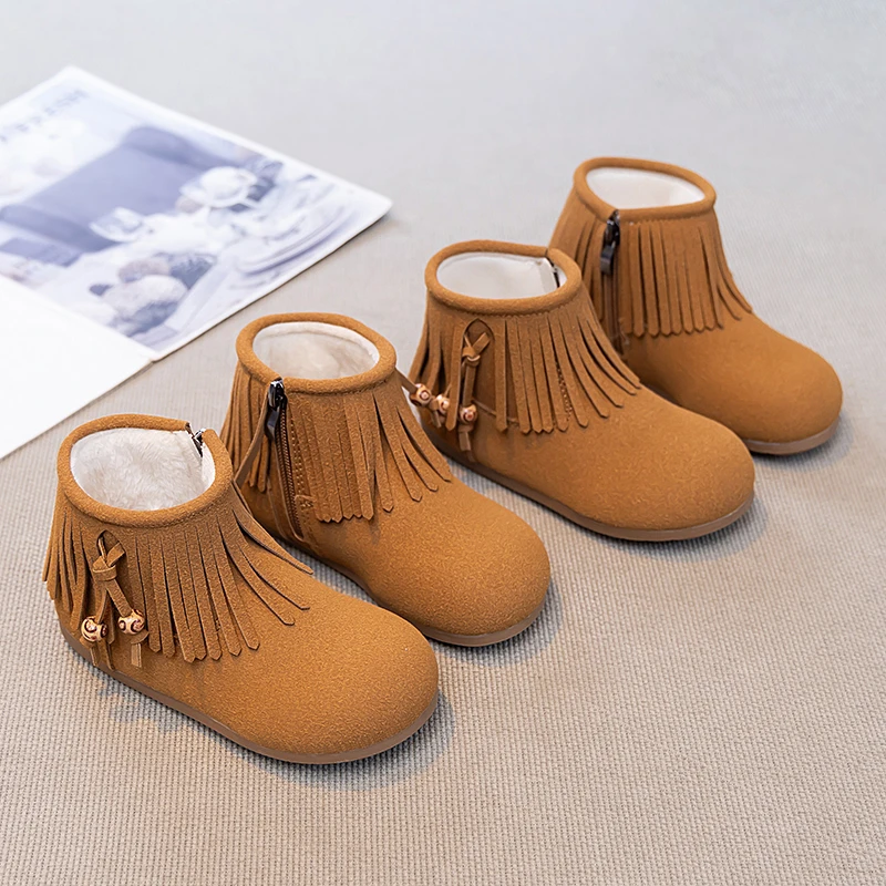 

Замшевые кожаные ботинки для девочек, новинка 2023 года, зимние детские ботильоны с плюшевой подкладкой и милой бахромой, нескользящие школьные снегоступы в стиле ретро