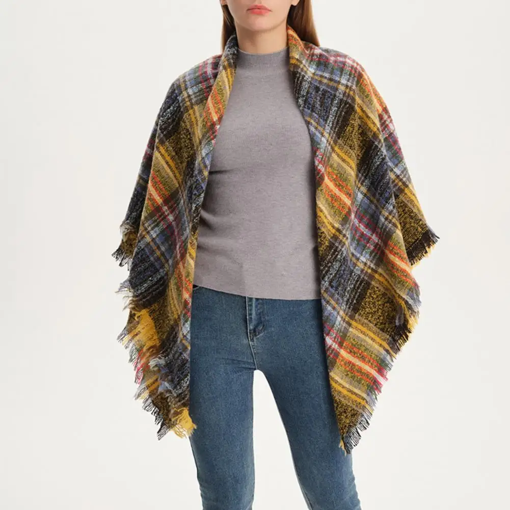 Plaid Triangle Scarf Plaid Print Fringe Scarf for Women Warm Winter Shawl with Wide Triangle Shape Contrast Color Thick Neck