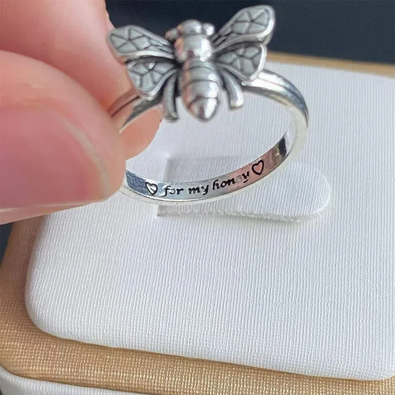 Unique Vintage Unisex Women's and Men's Carved Words Silver Color Lovely Bee Insect Alloy Ring for Party Jewelry Accessories