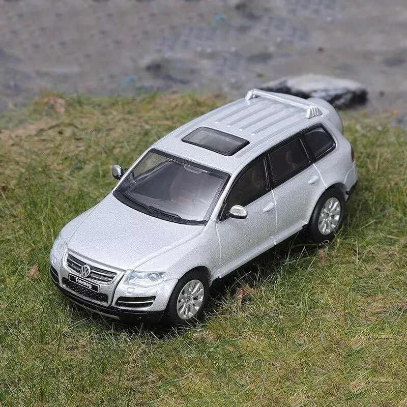 1:64 Touareg R50 SUV Alloy Car Model Diecast Metal Classic Vehicle Car Model Miniature Scale Simulation Collection Kids Toy Gift