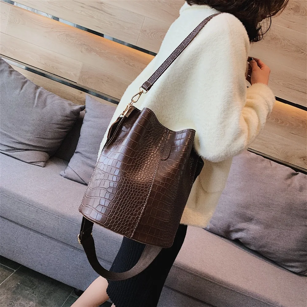 LEFTSIDE Vintage Leather Stone Pattern Crossbody Bags For Women 2022 New Shoulder Bag Fashion Handbags And Purses Bucket Bags