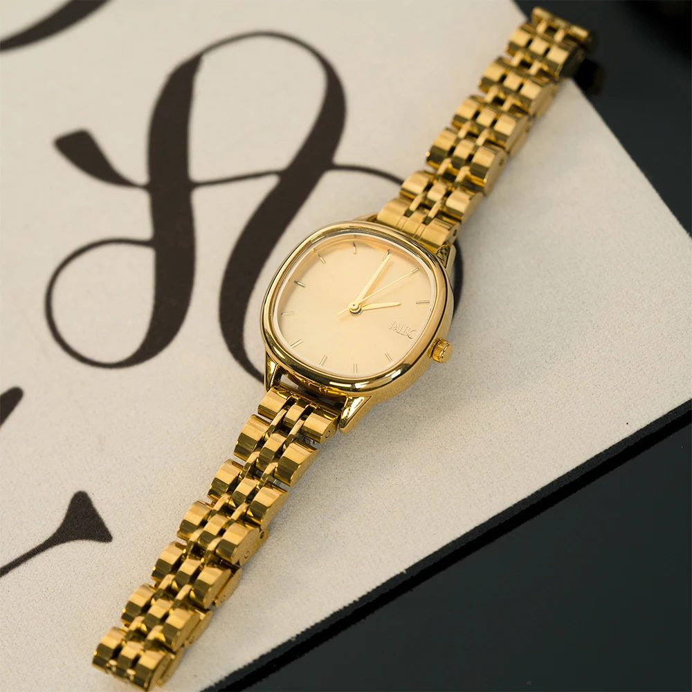 ساعة يد نسائية أنيقة جديدة فاخرة وبسيطة باللون الذهبي والفضي بمينا مربع صغير من الفولاذ المقاوم للصدأ كوارتز ساعة يد نسائية