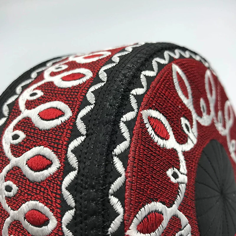 Moda ricamo cappello musulmano uomo preghiera culto cappelli casual festa di nozze Arabia Saudita turbante islamico 54-59 cappello a sommità piatta