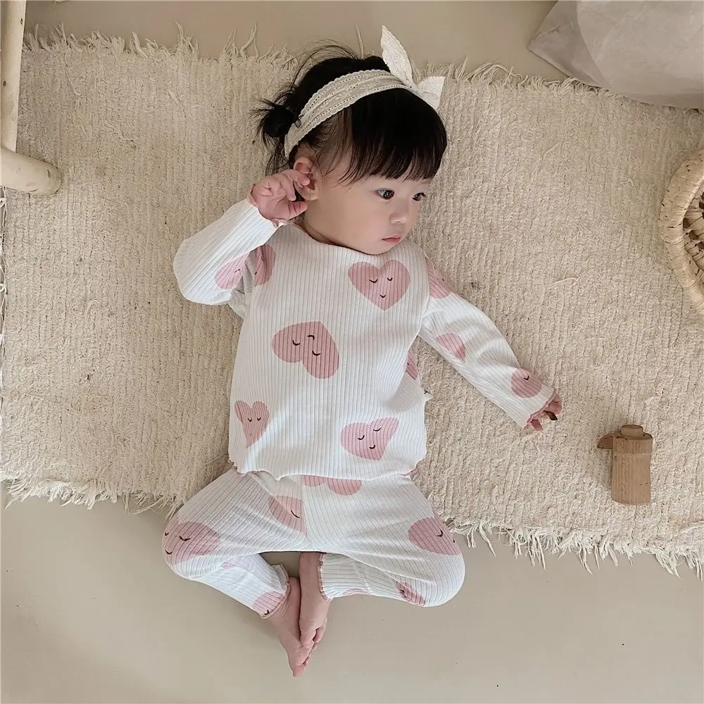 1-7 Jahre 2-teiliges Baby-Mädchen-Outfit mit langen Ärmeln, koreanische Mode, Frühling/Herbst, Eisseiden-Set für Kleinkinder, niedlicher Herz-Print, Kinderbekleidungs-Sets – Detail 3