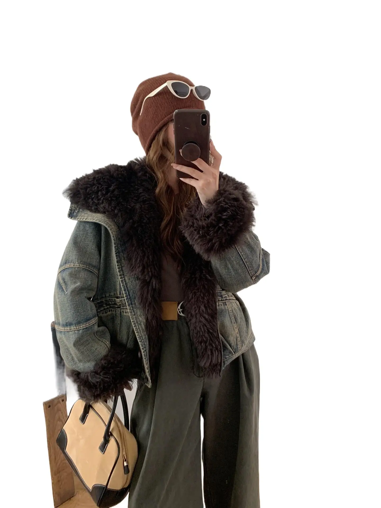 

Зима 2025 года, новое цельное джинсовое шуба с коротким меховым воротником темно-синего цвета, предназначенное для предотвращения проблемы курток из гусиного пуха.