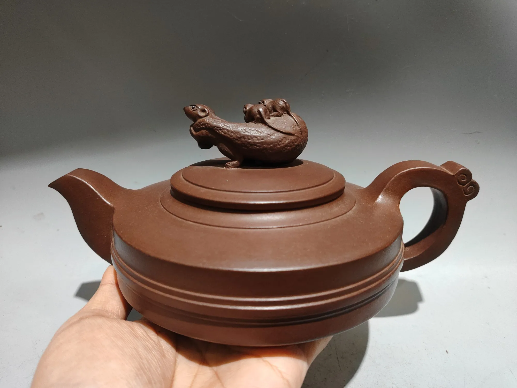 Yixing Purple Clay Teapot Old Purple Mud Rui Shu Yun Cai Mouse statue cover Ruyi handle pot Kettle Teapot Flagon Ornaments