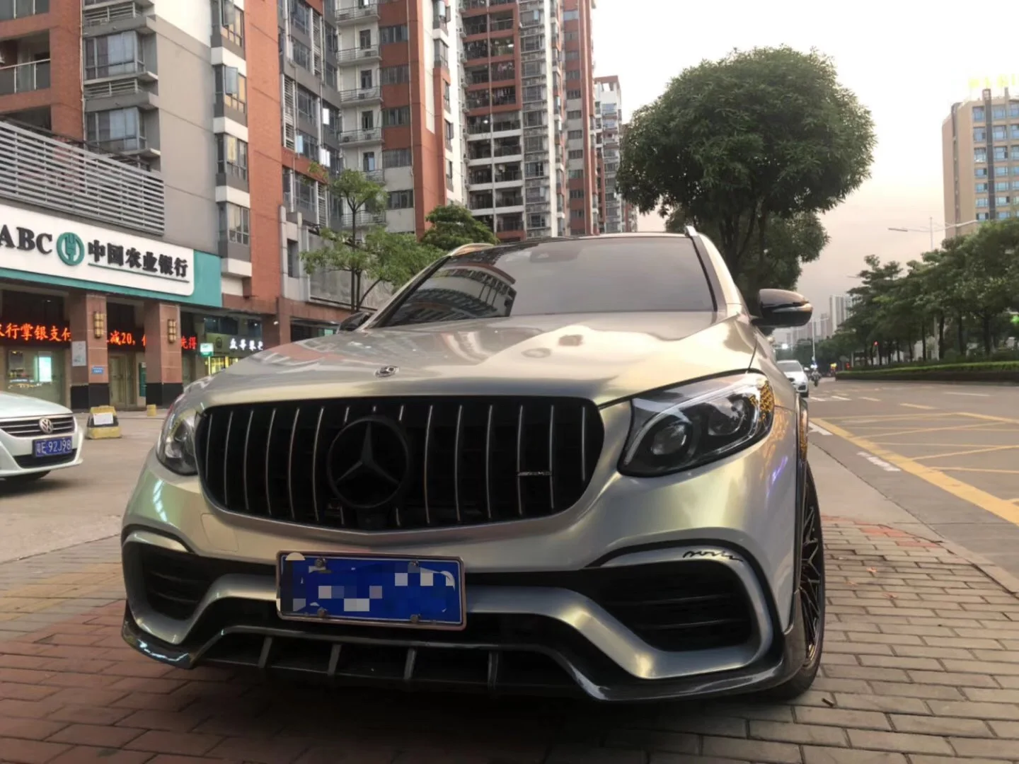 Carbon fiber front lip AMG style front spoiler  fiber front chin Sports model  W253 Coupe  GLC260 GLC300 GLC43  GLC63 AMG 16-19