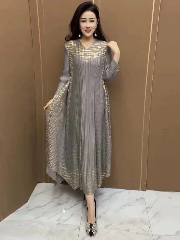 

Miyake Style Pleated Dress for Women 2025 New Ethnic Style Hot Gold V-neck Short-sleeved Elegant Loose Large Pleated Skirt
