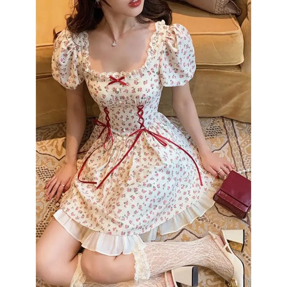 Śliczne małe kwiaty Mini sukienka w kwiaty Kwadratowy kołnierzyk Wstążka Sukienka w kształcie litery A Bufiaste rękawy Sukienka w stylu baletowym Koronkowa sukienka z kokardą