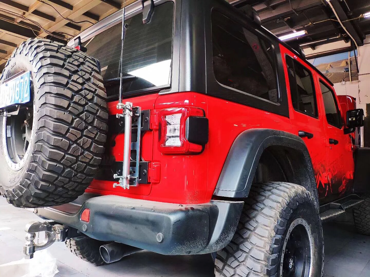 

Антенна и кронштейн для крепления флага для Jeep Wrangler JL 2018-2020 LANTSUN JL1094