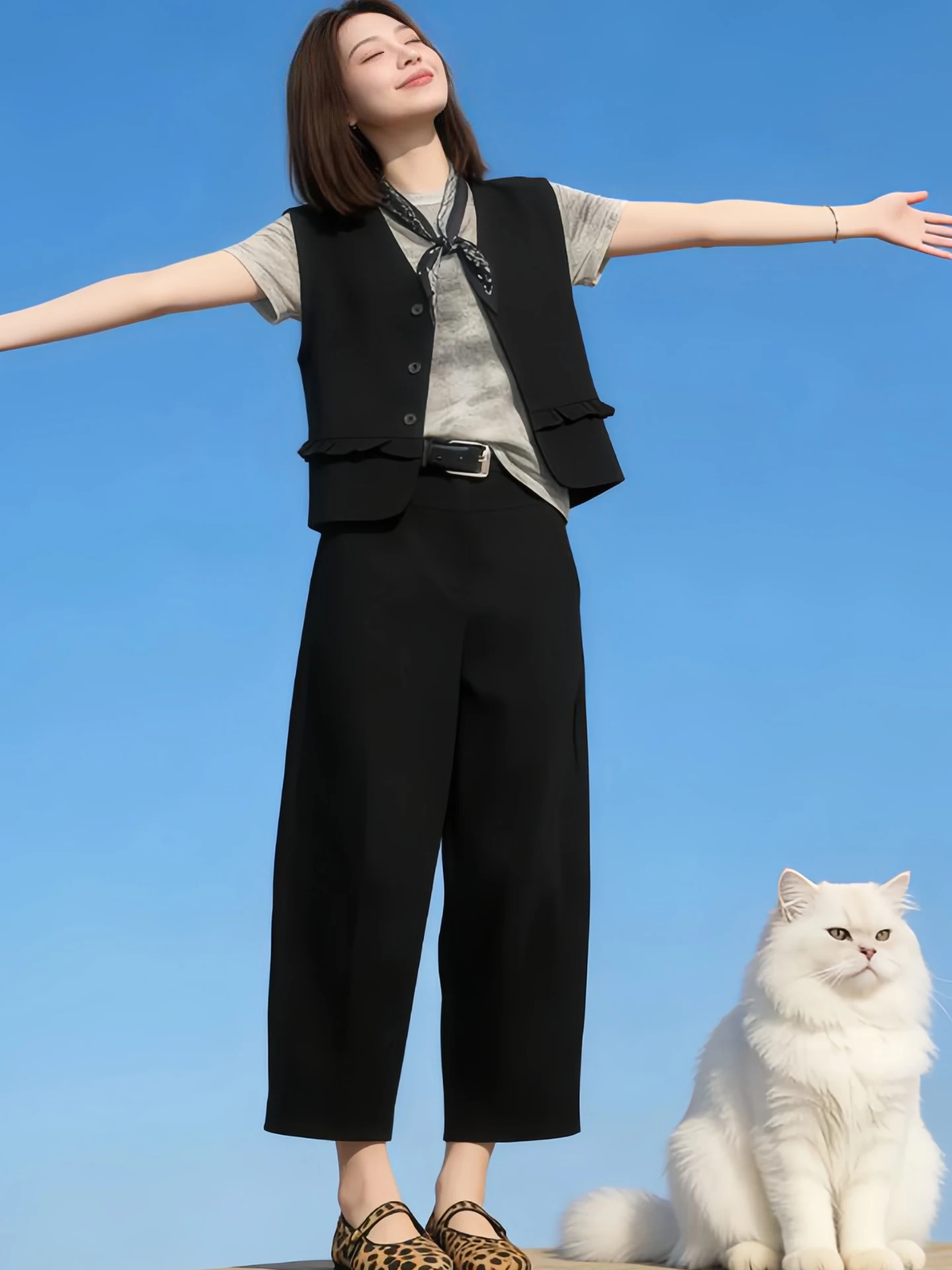 

Summer New Style Women's Lace Trim Suit Short Sleeve T-Shirt Casual Pants Three-Piece Set Unique Design Breathable Polyester