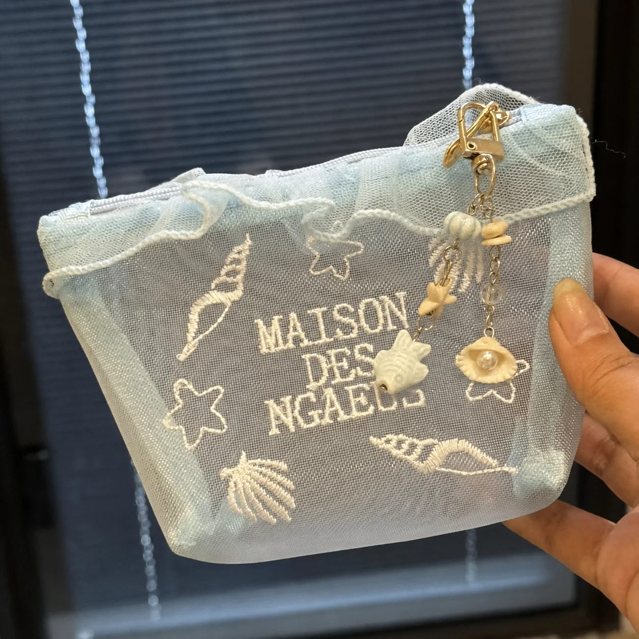 Mini Makeup Bag Embroidered Portable Storage Pouch Embroidered Cosmetic Bag Portable Mesh Cosmetic Bag For Sanitary Napkin Women