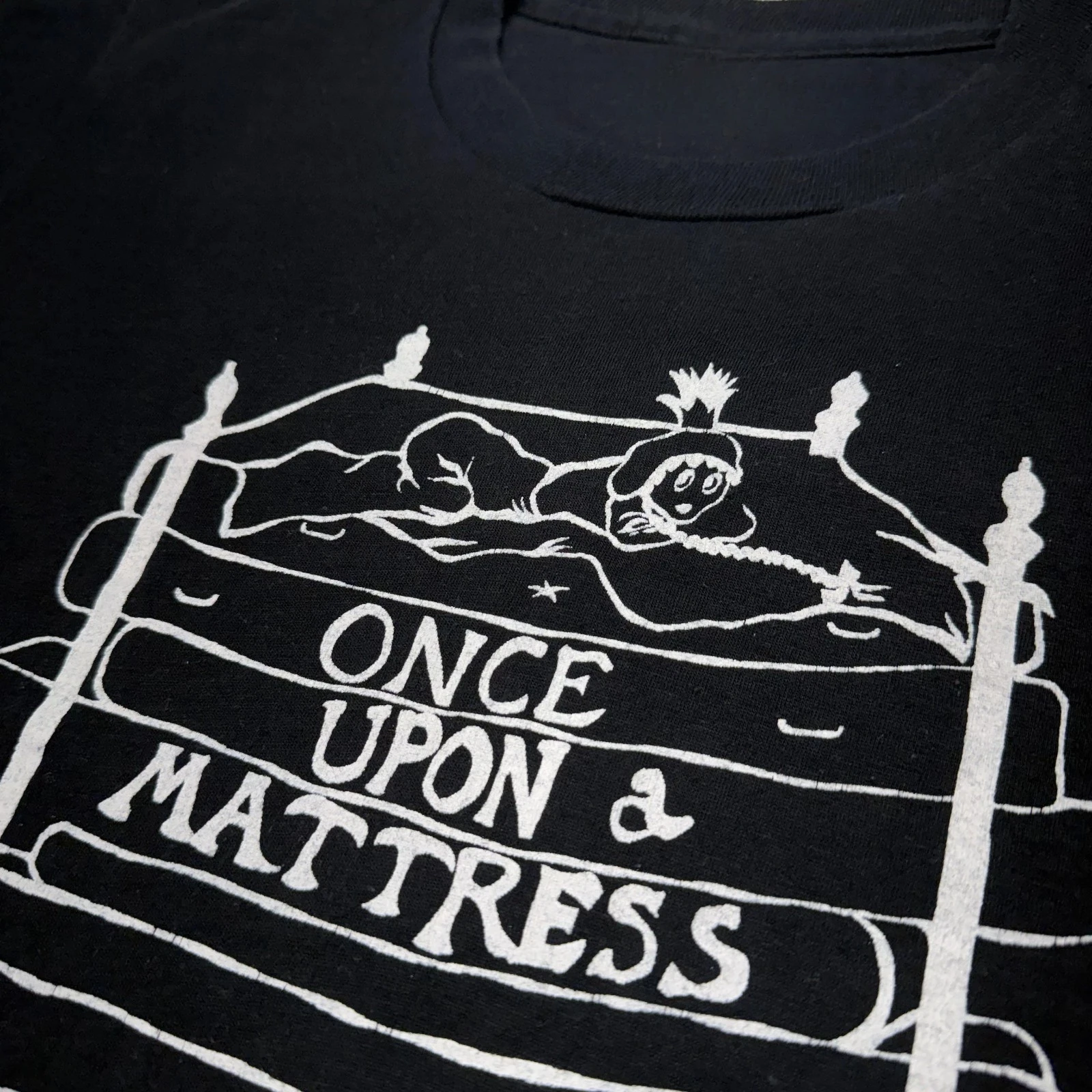 Vintage Princess and The Pea Fairy Tale Sleeping Girl Graphic Tee Cotton Mens Womens T-Shirt Summer Streetwear