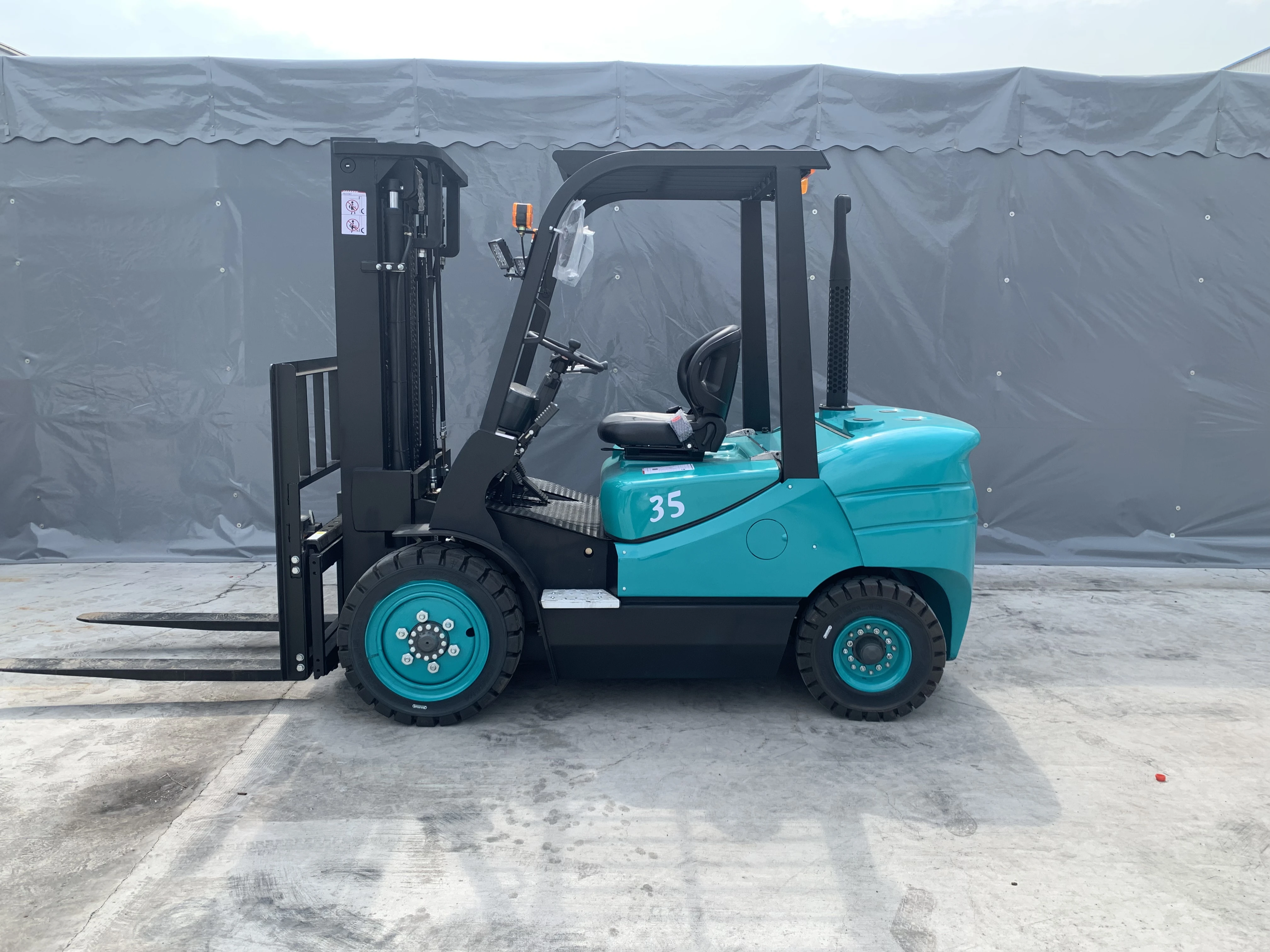 Chariot élévateur Diesel de 3 tonnes, 4 tonnes, moteur EPA couleur personnalisé, transport en entrepôt, petit chariot élévateur de 1 à 3 tonnes, peut être personnalisé