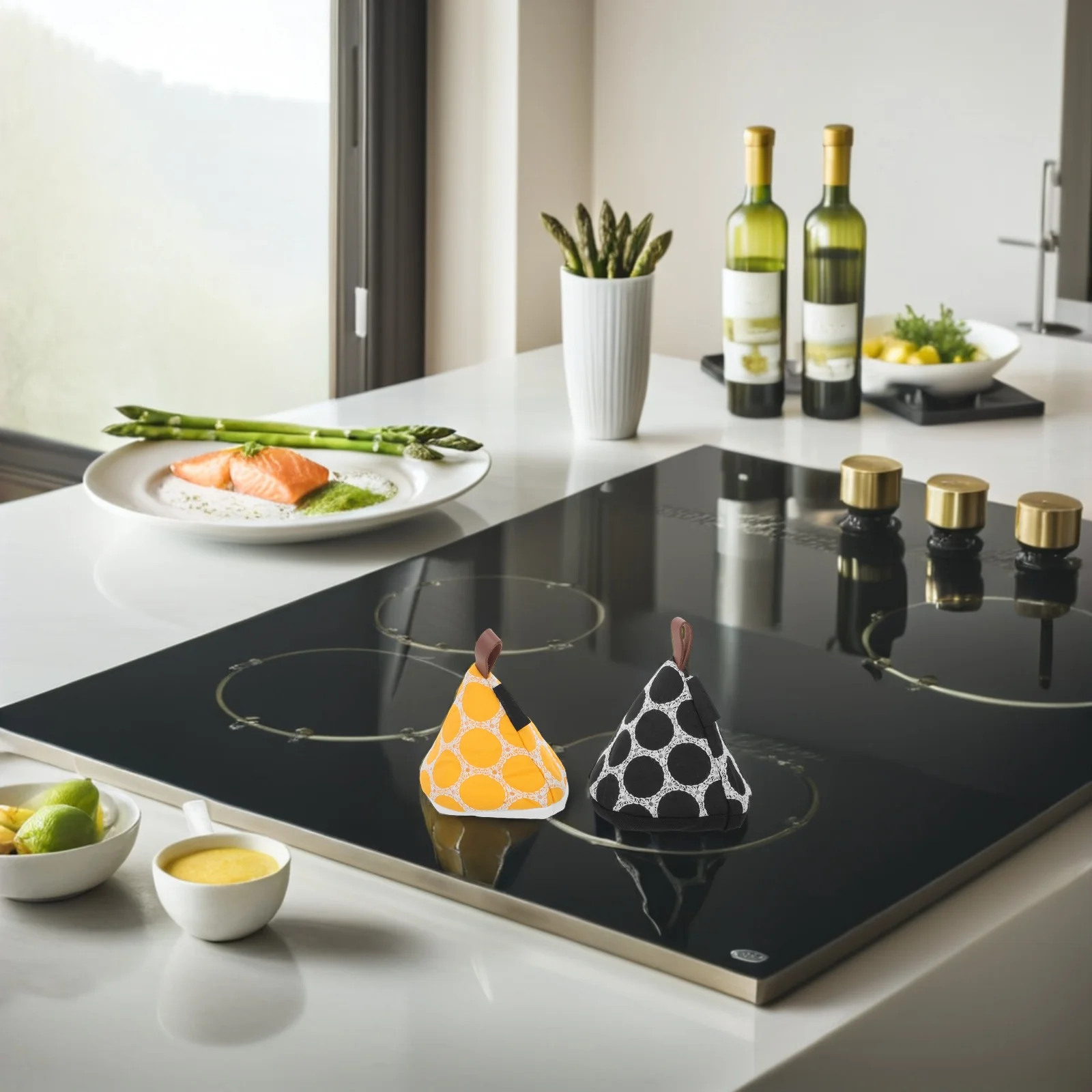 

2Pcs Insulated Pot Handle Cover Triangular Design Japanese Style Heat Resistant Kitchen Accessories for Safe Cooking and Baking