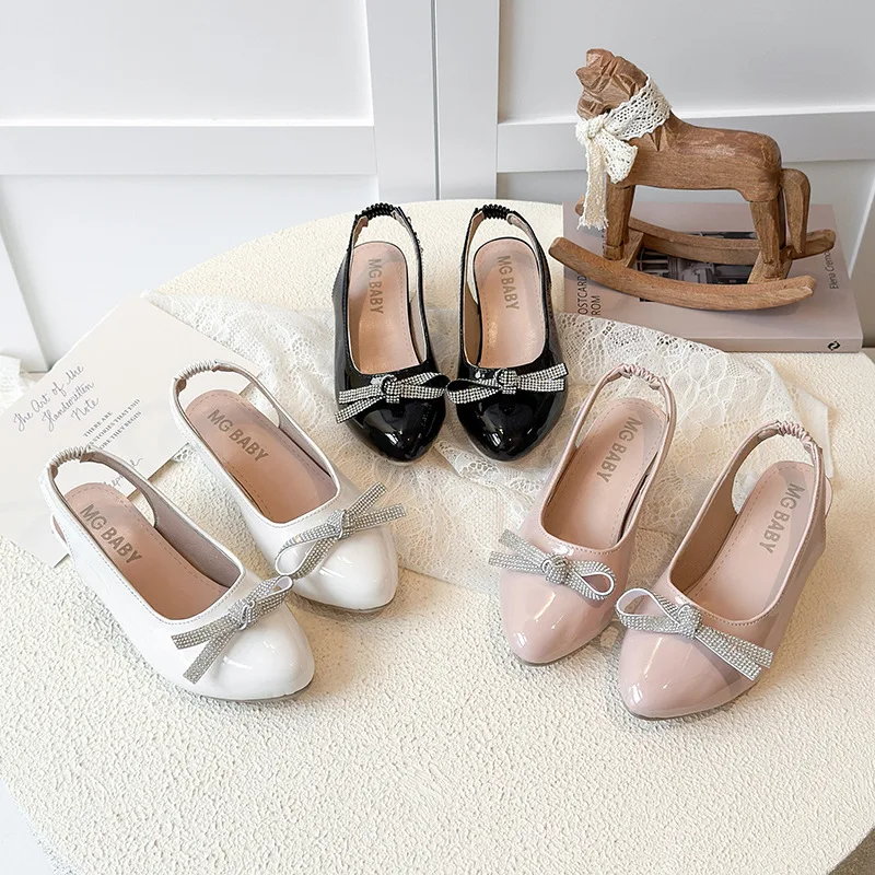 Sandalias 2026 Summer New Girls' Rhinestone Princess Shoes Simple Versatile Kids Bow Sandals Comfort Non Slip Girls Slippers