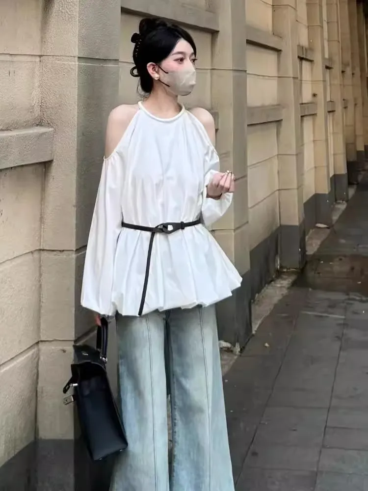 Elegancka biała bluzka damska z odkrytymi ramionami, nowa kolekcja jesień 2025, modna, szykowna koszula z długim rękawem, unikalny stylowy casualowy styl koreański.