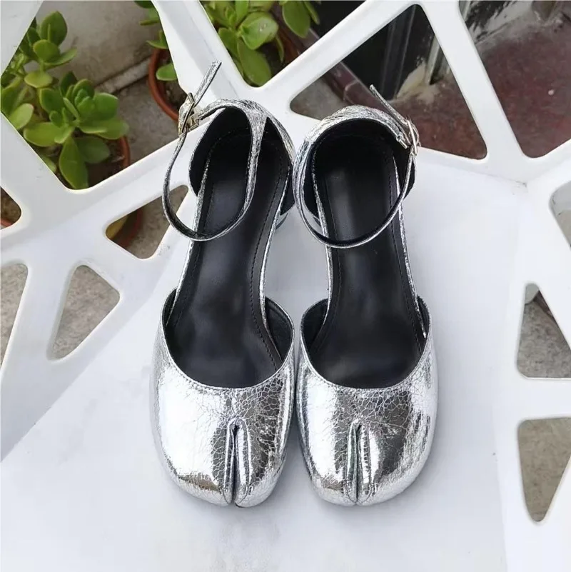 

Туфли на одинарном каблуке, осенние новые туфли с раздельным носком, неглубокий рот, одинарный ремешок, полые нескользящие износостойкие туфли на высоком каблуке