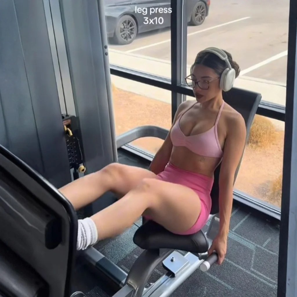 2 قطعة مجموعة الصالة الرياضية النساء Strappy اليوغا الصدرية أعلى السراويل الرياضية اليوغا مجموعة عالية الخصر تجريب اللياقة البدنية الملابس دعوى سلس لا شعار