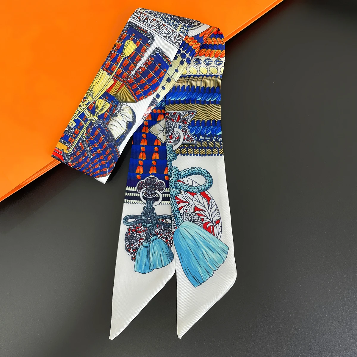 2023 New Design Armor Print Women Scarf Luxury Brand Silk Scarf Fashion Hair Headband Foulard Skinny Bag Scarves Neckerchief