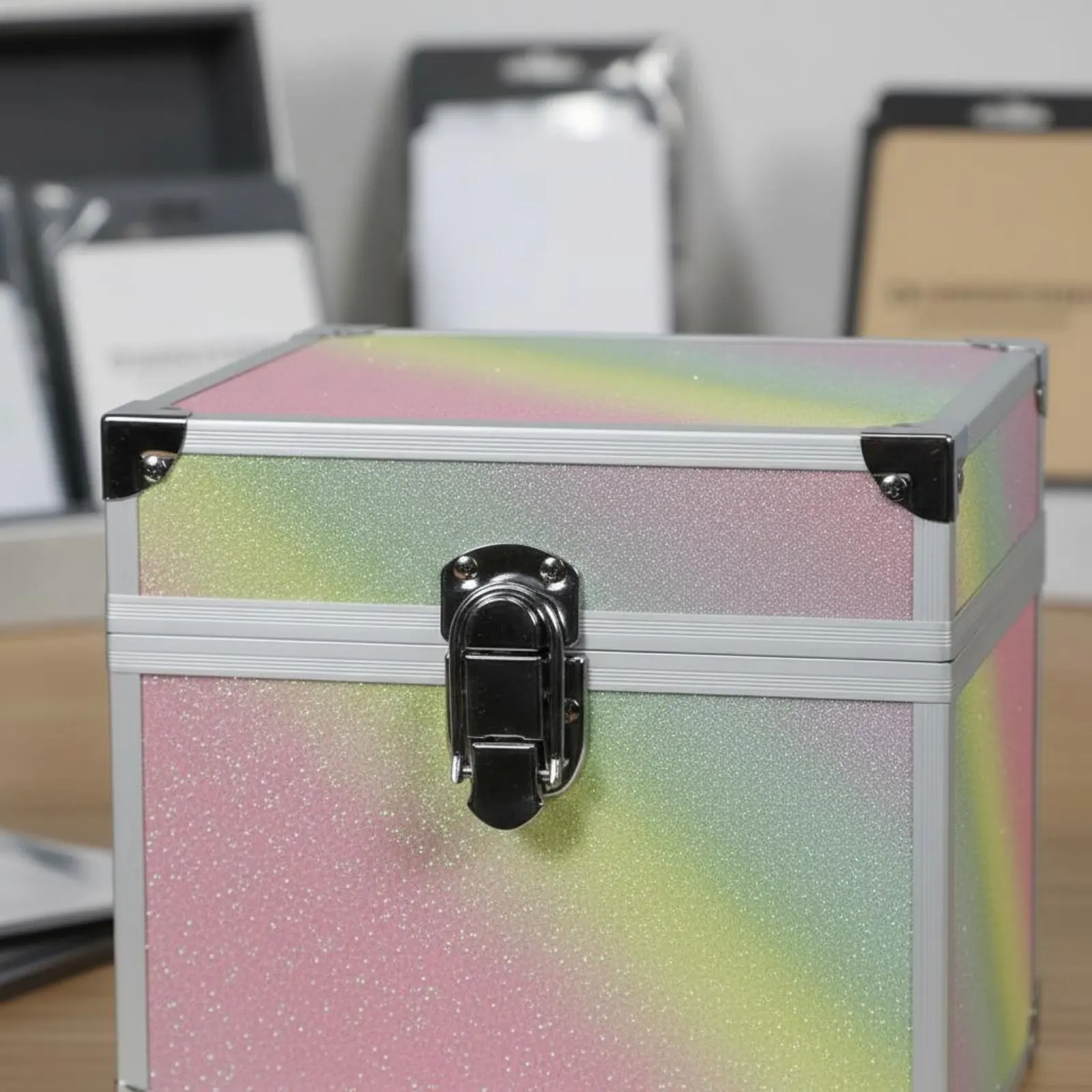 Graded Card Storage Box Reinforced Corners Aluminum Card Slab Container Cushioning Foam Foam Interior Shockproof