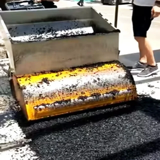 Mini Asphalt Road Paver Hand Automatic Asphalt Paver Wheel Concrete Road Paving Machine For Sale