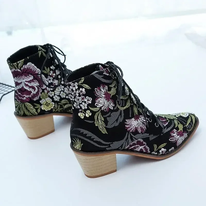 Pointed-toe Embroidery Ethnic Boots Women Low-heel Pumps Platform Red Boots Modern Designer Boots Plus Size Banquet Women Shoes