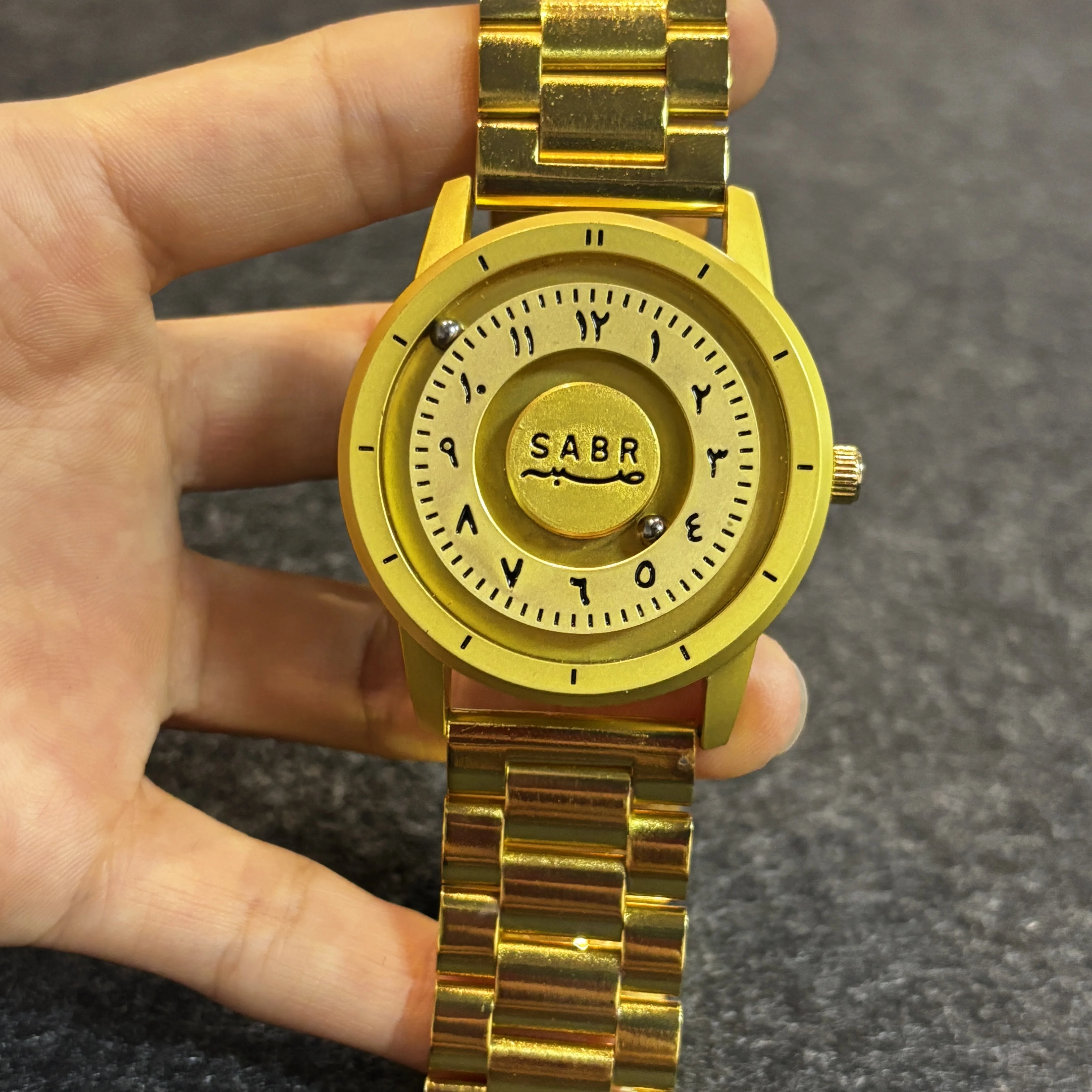 サブール アラビア数字腕時計 マグネットビーズポインターウォッチ ミラーなし ゴールド アラビア数字腕時計セット トップラグジュアリー メンズ腕時計