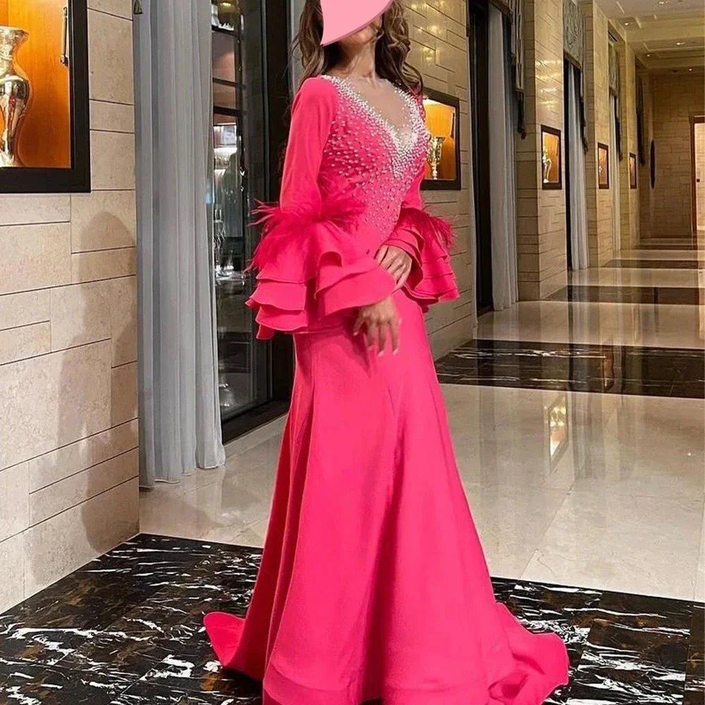 Abito personalizzato Elegante vintage dolce sexy sirena rossa piume che bordano occasioni formali abito da ballo abito da sera