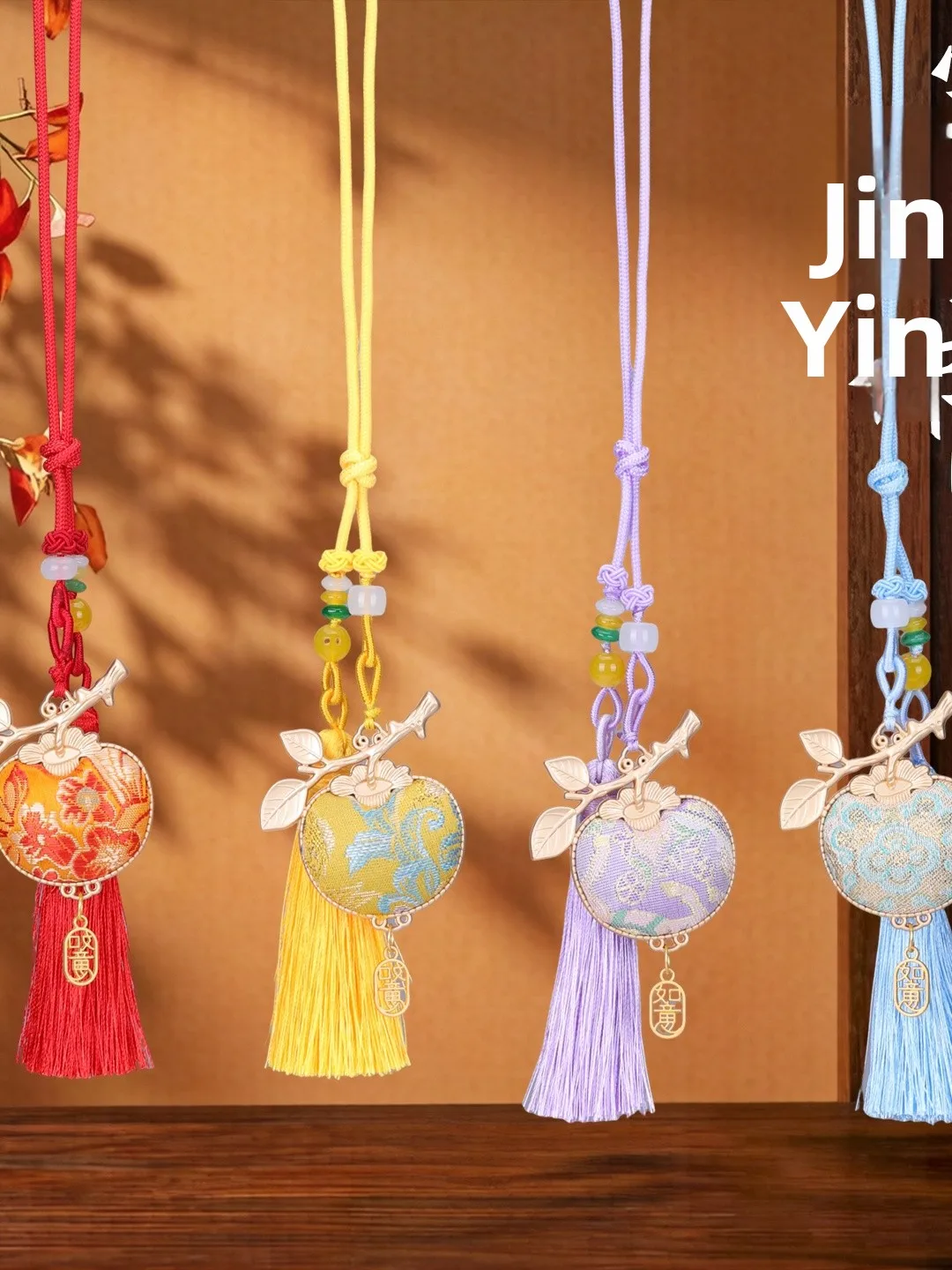 saquinho-perfumado-bordado-em-cordao-de-cetim-estilo-chines-tradicional-decoracao-para-carro-amuleto-artesanal-da-sorte-co