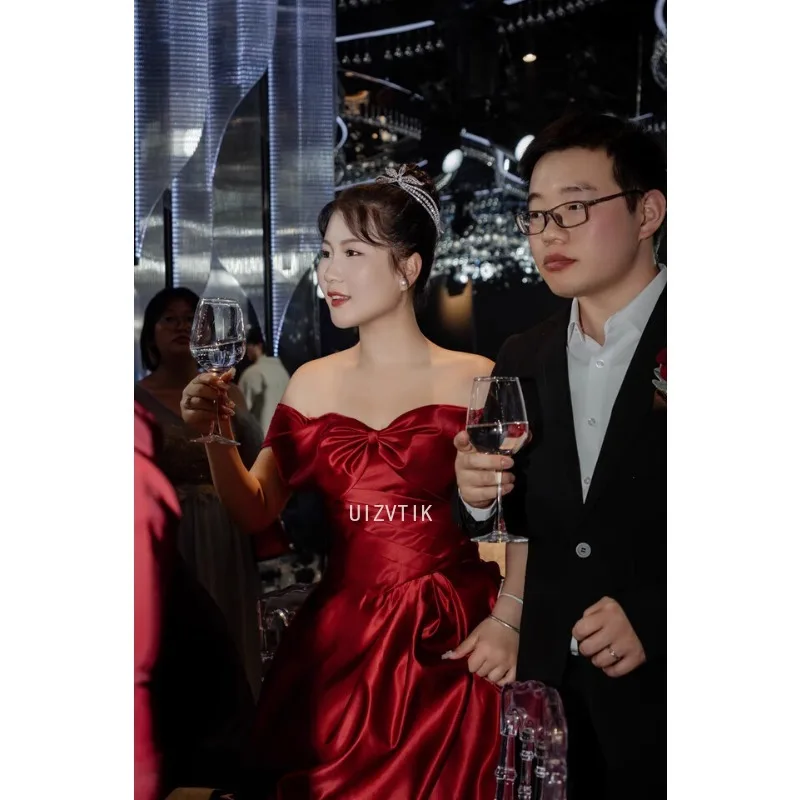 فستان حفلات الزفاف من الساتان على شكل حرف A على شكل قلب عنابي مع فيونكة فساتين سهرة مكشوفة الكتف مطوي للمناسبات الرسمية