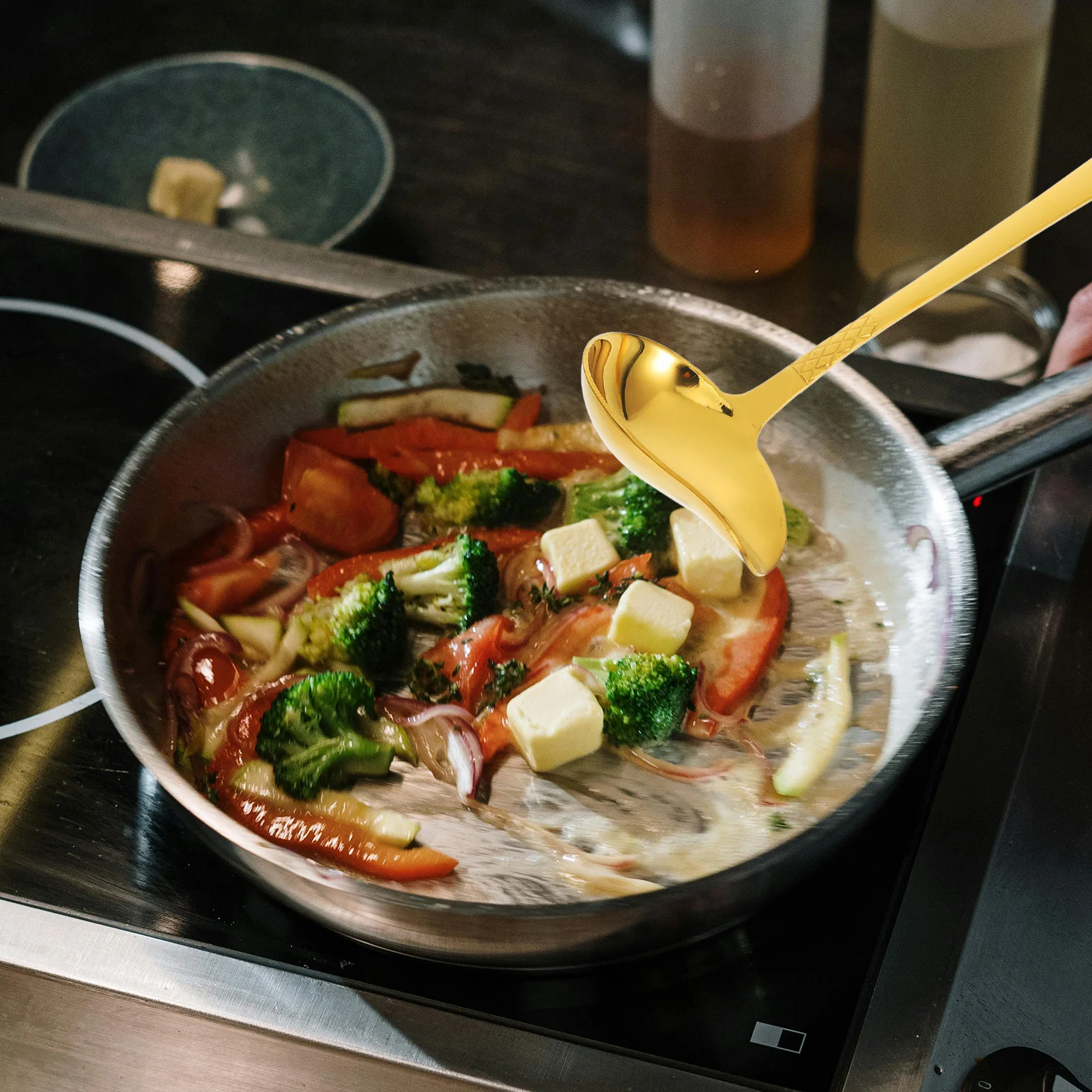 

Stainless Steel Small Sauce Ladle Spoon Creative Duckbill Design for Gravy Sauces Oils Dressings Serving Home Kitchen