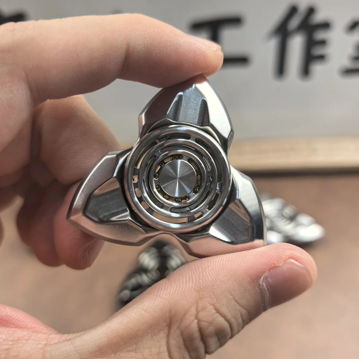 Jouets sensoriels en métal Fidget Spinner curseur EDC Anti-Stress outil de mise au point tdah taille de poche Durable roulement à billes en acier inoxydable cadeau